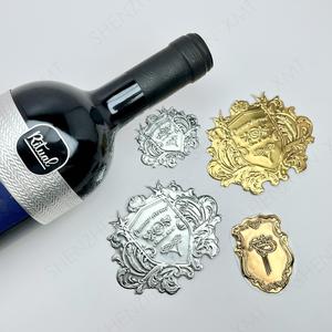 Etiqueta de Aluminio con Acabado Metálico Dorado en Forma Personalizada, Placa de Identificación para Botellas de Perfume con Relieve 3D, Etiquetas de Embalaje con Logotipo Grabado Personalizado - Product Image 3