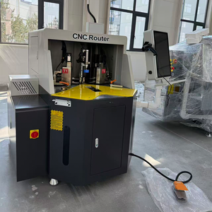 Machine de sertissage d'angle CNC 10 axes en aluminium, machine de jonction d'angle automatique à 4 têtes pour profilés de fenêtres et de portes - Product Image 6