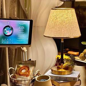 Lámpara de Escritorio LED de Estilo Nórdico Minimalista Moderno, Lámpara de Mesa Táctil para Dormitorio, Estudio, Habitación, con Protección Ocular - Product Image 5