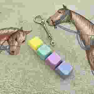 Llavero con colgante de teclado de 4 teclas, juguete pequeño de plástico tipo macaron con botón de descompresión para aliviar el estrés con el dedo - Product Image 6