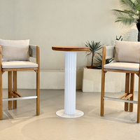 Chaise d'extérieur en bois avec dossier tressé et coussin, siège haut pour patio et bar à domicile
