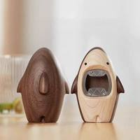 Ouvre-bouteille de bière en bois massif en forme de requin, créatif, unique, style dessin animé, adorable tournevis, décoration de bureau, excellent article ménager