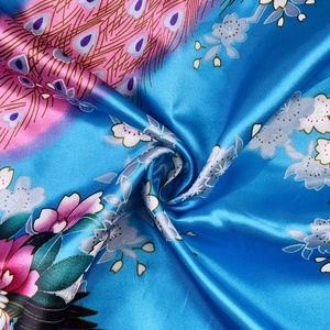 カスタムストレッチサテン100%ポリエステルしわになりにくい光沢のあるツイストフローラルプリント生地、女の子のブライダルローブ衣類用 - Product Image 4