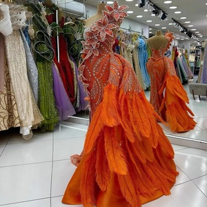 Abiti da Sera Personalizzati con Piume Lunghe Arancioni, Applicazioni in <span class=keywords><strong>Organza</strong></span> Naturale, Cristalli e Pizzo a Coda di Pesce - Product Image 4