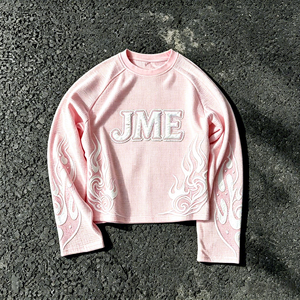 Haut court à manches longues en tricot gaufré brodé pour homme, style streetwear oversize, col rond, rose avec motif flamme - Product Image 1
