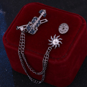 Broche Violon Classique en Strass, Épingle à Chaîne à Pompon pour Homme, Badge Guitare pour Femme, Accessoires Vestimentaires - Product Image 4