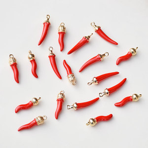 Pendentif en forme de piment rouge en alliage de zinc, breloque à thème pour la fabrication de bijoux DIY, accessoire de mode unisexe - Product Image 1