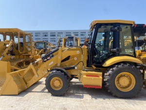รถตักล้อยาง CAT 428F ใหม่เอี่ยมพร้อมอุปกรณ์ครบครัน เครื่องจักรก่อสร้างอเนกประสงค์สำหรับงานทางหลวงและงานวิศวกรรมในเมือง - Product Image 1