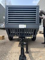 Compresseur d'air diesel portable à vis refroidi par air de marque CUMMINS 93 kW 350 CFM 10 bars pour le sablage minier et le forage de roche