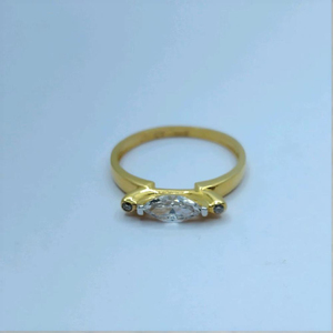 Élégante bague en or 22 carats avec diamant marquise et sertissage minimaliste, bague de créateur stylée pour femme, bijoux modernes - Product Image 3