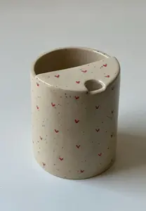 Керамическая кружка с принтом сердца - Product Image 5