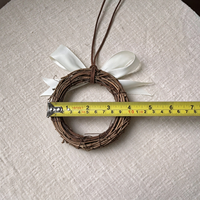Couronne de vigne miniature de 10 cm, couleur marron naturel, faite à la main, pour fleurs séchées, plantes préservées, décoration murale, mariage, Noël