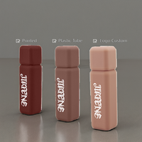 Tubes de brillant à lèvres carrés en plastique personnalisés de luxe bouteilles de cosmétiques vides pour surface sérigraphiée de rouge à lèvres