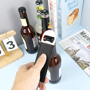 Logo laser personnalisé coloré en cuir PU vierge ouvre-bouteille <span class=keywords><strong>porte</strong></span>-clés en acier inoxydable taille de portefeuille ouvre-bière pour gravure au laser - Product Image 5