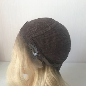 Parrucca Yefine in <span class=keywords><strong>Capelli</strong></span> Remy <span class=keywords><strong>Biondo</strong></span> <span class=keywords><strong>Dorato</strong></span>, Lussuosa Parrucca Ebraica con Base in Seta Trasparente e Frontale in Pizzo, Semi-Lavorata a Mano, Kosher, in <span class=keywords><strong>Capelli</strong></span> Umani - Product Image 4