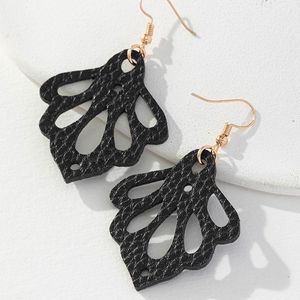 Pendientes de cuero huecos con forma de lágrima negra, accesorio de moda con forma de planta - Product Image 4