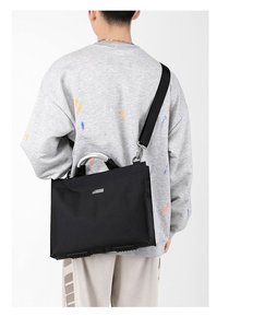 Nouveau Sac à Bandoulière de Luxe Imperméable en Tissu Nylon pour Ordinateur Portable 14 Pouces, Grande Sacoche de Transport pour Hommes, Vente en Gros - Product Image 4