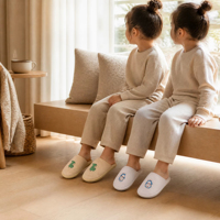Chaussons d'intérieur pour enfants en gros, conception personnalisée, chaussons pour enfants, animaux de dessin animé, doux, antidérapants, chaussons pour invités d'hôtel, en vrac