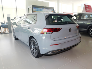 <span class=keywords><strong>Volkswagen</strong></span> Golf Sedán Automático <span class=keywords><strong>Pequeño</strong></span> con Volante a la Izquierda, Autos Usados Baratos con Caja de Cambios Manual y Automática, Interior Oscuro, Gran Oferta desde China - Product Image 5