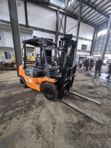 Carretilla elevadora usada original japonesa de segunda mano Toyota fd30 en buen estado a la venta en Shanghai - Product Image 2