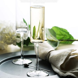 Calice da Vino in Cristallo Soffiato a Mano con Logo Personalizzato, Forma Cilindrica Quadrata - Product Image 4