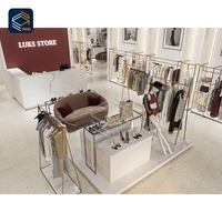 Vitrine de présentation en verre robuste en matériaux recyclés pour magasin de vêtements de créateurs