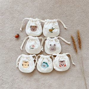 Borsa trapuntata con coulisse ispirata all'Anatolia, con nome turco personalizzato e ricamo a tulipano, sacchetto regalo in morbido cotone - Product Image 3