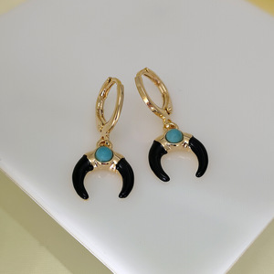 Orecchini Pendenti a Forma di Corno con Dettagli Colorati Dipinti, Design Vintage, Accessori di Moda per Donne - Product Image 3