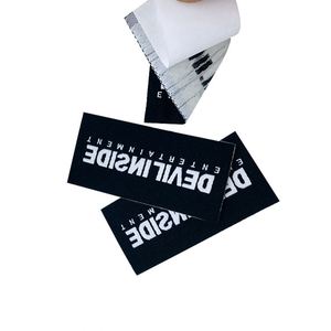 Étiquettes autocollantes en tissu tissé personnalisées en usine - Product Image 1