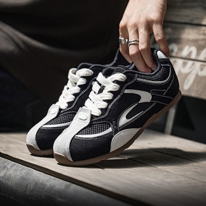Chaussures de course noires et blanches pour hommes, nouveau style 2026, baskets décontractées respirantes à semelle plate, chaussures d'entraînement rétro à semelle fine - Product Image 1