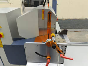 Machine à découper l'aluminium à double tête lourde, acceptant la personnalisation, profil de fenêtre en aluminium multi-usage, scie à découper l'aluminium automatique - Product Image 4