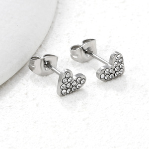 ต่างหูรูปหัวใจ สแตนเลสสตีล ประดับเพชรเซอร์คอน ใส่ได้ทุกวัน - Product Image 4