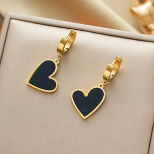 Boucles d'oreilles pour femmes sur Amazon en or 18 carats avec trèfle à quatre feuilles plaqué acier titane design élégant polyvalent en acier inoxydable - Product Image 2