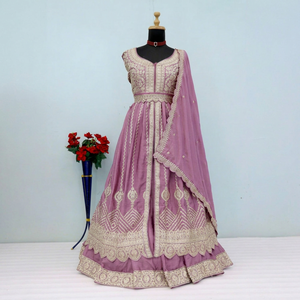 Conjunto de Lehenga Morado Bordado, Vestido Tradicional Indio con Dupatta, Estilo Banarasi sin Mangas, Traje de Boda - Product Image 1