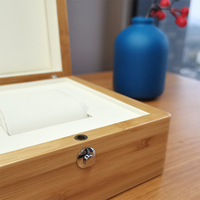Boîte de montre en bambou personnalisée avec couvercle à charnière élégant et logo personnalisé