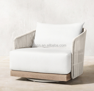 Meubles de jardin classiques au bord de la piscine, chaise longue pivotante en osier, canapés en teck - Product Image 1