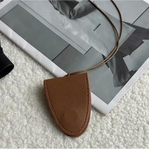 Clip magnétique pour lunettes, cordon en cuir marron et noir, étui de rangement pour voyage avec chaîne, forme irrégulière, design solide - Product Image 2