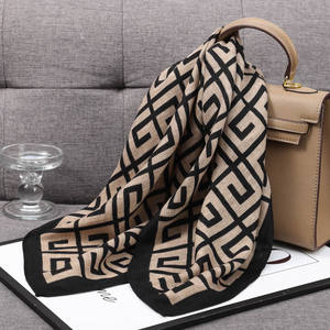 70cmの正方形 秋冬用 カスタムデザイナー 高級 ヘリンボーン柄 スクエアスカーフ 柔らかい手触り 通気性 女性向け - Product Image 6