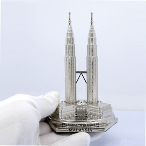 การทำแบบจำลองอาคารปิเตอร์นาส ทาวเวอร์ส แบบ 3 มิติ อัตราส่วน 1:2500 ของขวัญโลหะ แบบจำลองอาคารชื่อดัง 3 มิติ - Product Image 6