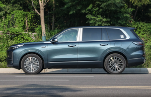 2025 Geely Galaxy M9 PHEV SUV de lujo CATL Turbo Engine R20 Tamaño del neumático LED Cuero Caja de cambios automática AWD Drive EV Motor DHT NewCar - Product Image 3