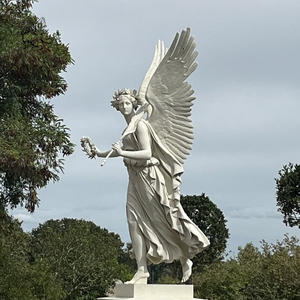 Sculpture de déesse grandeur nature sculptée à la main BLVE, statue d'ange victorieux ailé en marbre blanc pour la décoration de villa et de parc - Product Image 1
