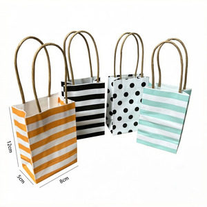 Petit sac cadeau en papier kraft recyclé avec poignée longue, impression offset pour bonbons, biscuits, cadeaux de fête et bonbonnières - Product Image 2