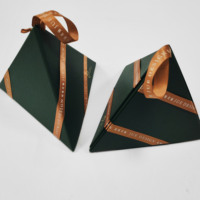 Individuell Bedruckte Dreieckige Faltbare Pyramiden-Displayboxen aus Karton Exquisite Kleine Papierverpackungen für Snacks