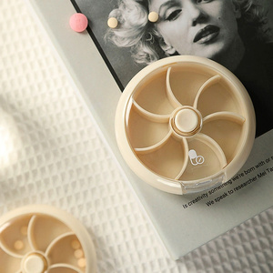 Vente en gros de boîtes à pilules portables Medibox, organiseur de médicaments de voyage, étui pour médicaments quotidiens, cordon, trousse de premiers soins, boîtes de rangement pour vitamines, fabriquées en PP - Product Image 4