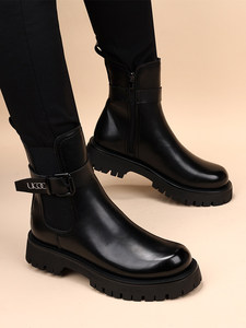 Nouvelles bottes courtes de moto pour hommes en <span class=keywords><strong>cuir</strong></span> <span class=keywords><strong>noir</strong></span> à bout pointu, décontractées, à semelle épaisse surélevée, collection 2026 - Product Image 1