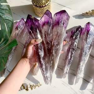 Vente en gros de baguettes de cristal de guérison en pierres précieuses brutes, pointes brutes de quartz améthyste naturel polies pour la décoration - Product Image 1
