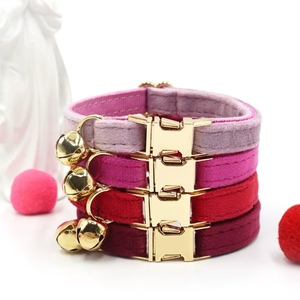 Producto de Venta caliente, collar suave y ajustable de terciopelo para perros y gatos, Collar de gato Premium con Collar de campana para gatos - Product Image 2