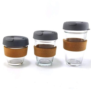 Taza de Café de Vidrio Ecológica Reutilizable Resistente al Calor de 230 ml, 350 ml, 470 ml <span class=keywords><strong>con</strong></span> Tapa de Silicona y Banda de Corcho - Product Image 1