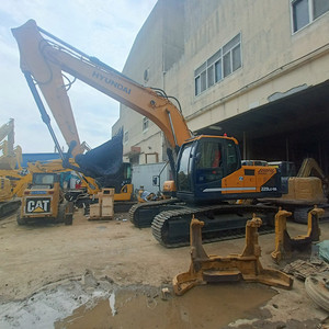 รถขุดไฮดรอลิกแบบตีนตะขาบ Hyundai Robex 220LC-9S ปี 2023 มือสอง พร้อมเครื่องยนต์ สำหรับงานก่อสร้าง - Product Image 5