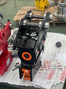 Attache rapide hydraulique GJEM Powertilt Tilt Quick Hitch pour excavatrice 8-10 tonnes, rotation 180 degrés des deux côtés, modèle GJTH1600, garantie 1 an - Product Image 3